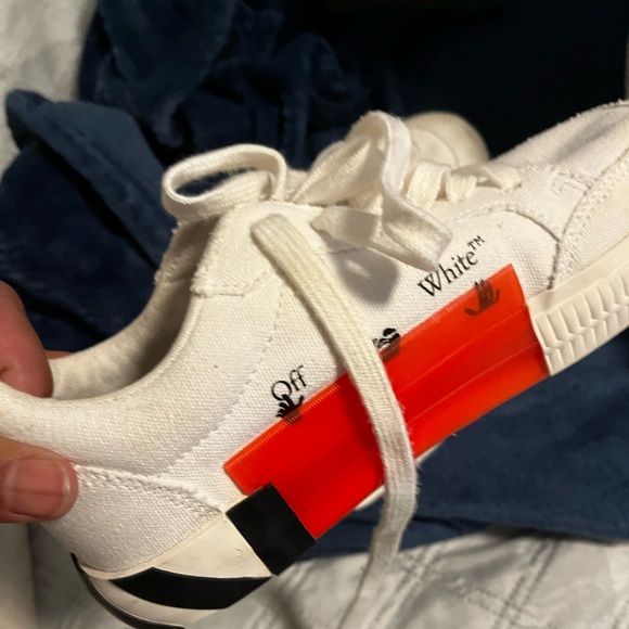 Off white sneakers - Picture 3 of 4